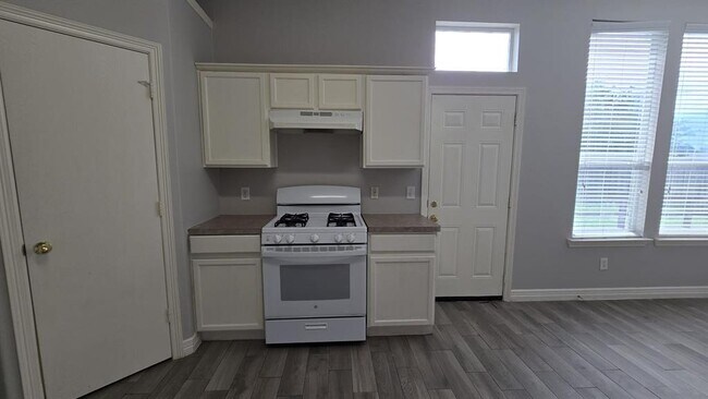 Building Photo - 6011 Decker Ridge Ct