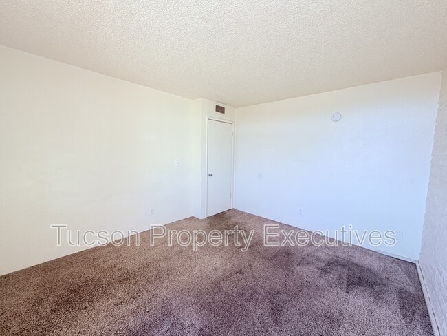 Building Photo - 20 N Leonora Ave