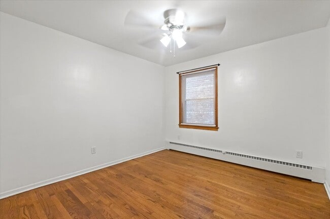 Building Photo - 2131 W 53rd Pl