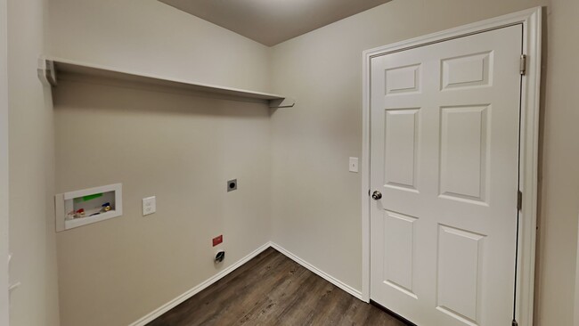 Building Photo - Very Nice 3 bedroom 2 bath home in Yukon s...