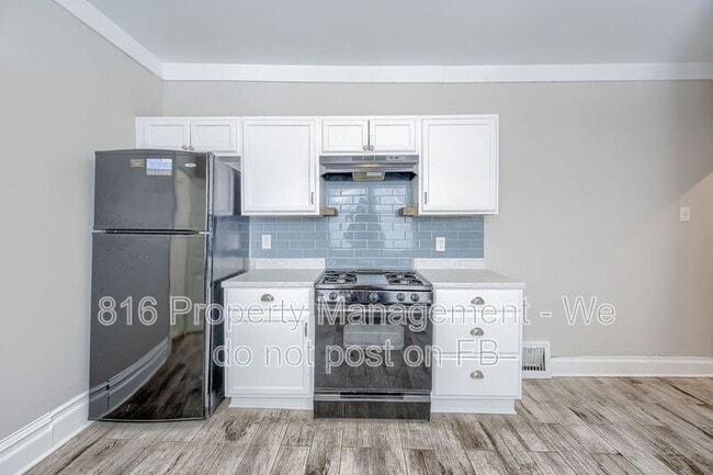 Building Photo - 800 E 33rd St