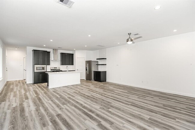 Building Photo - 3021 Skyline Mesa Dr