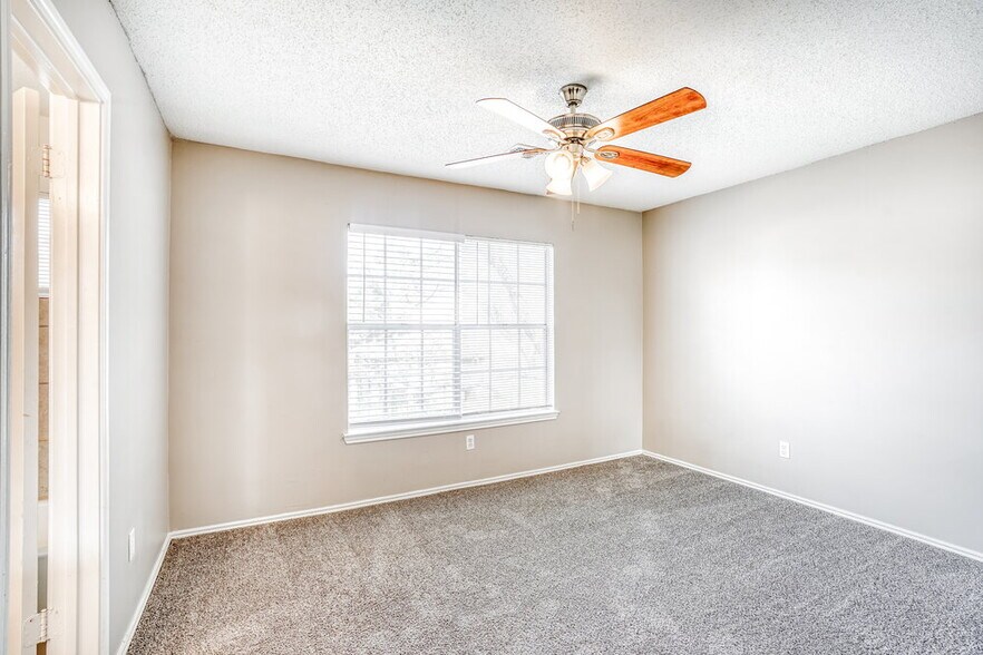 Building Photo - 6018 Fern Hollow Ct