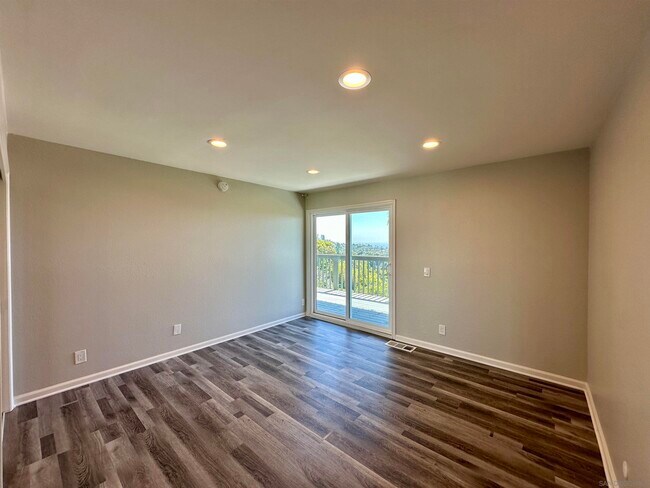 Building Photo - 6920 Country Club Dr