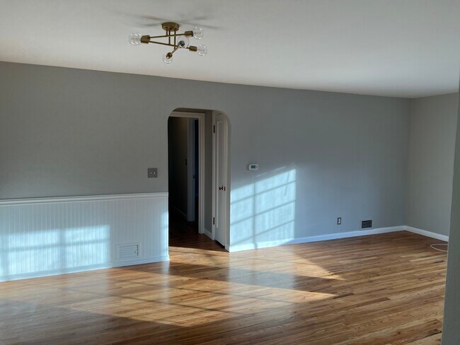 Building Photo - 411 S Coeur Dalene St