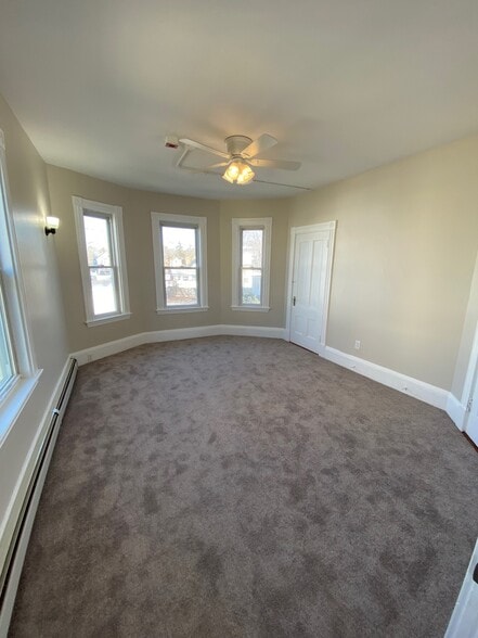 Primary Photo - 19 Whitman Ave