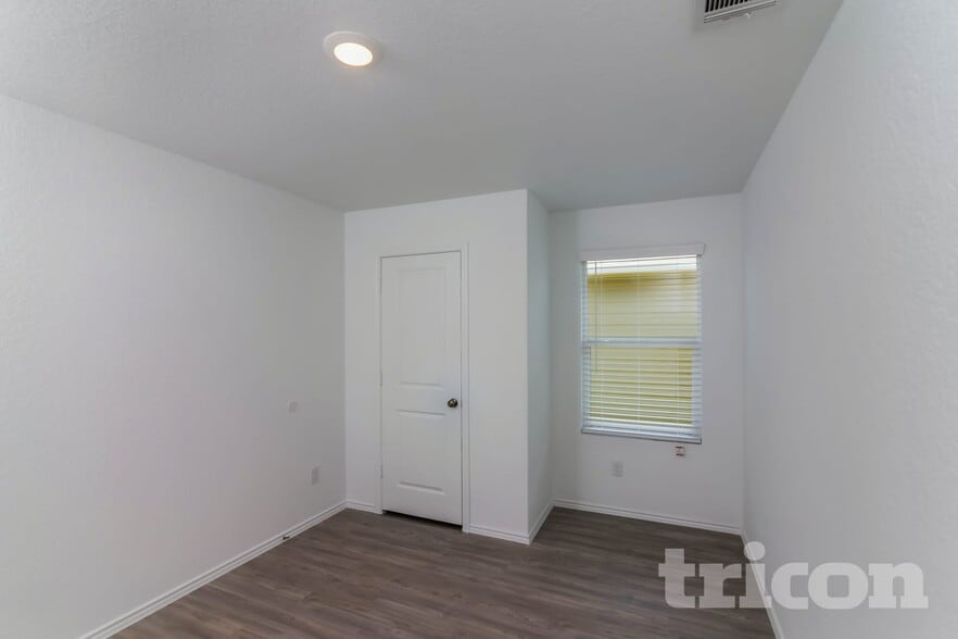 Building Photo - 10250 Devon Wheel St