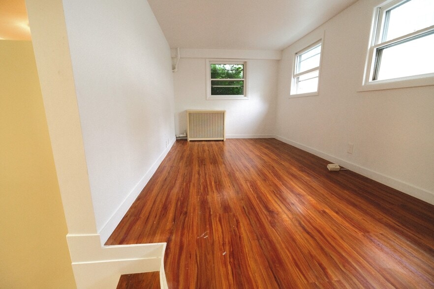 Building Photo - 56 Pleasant St