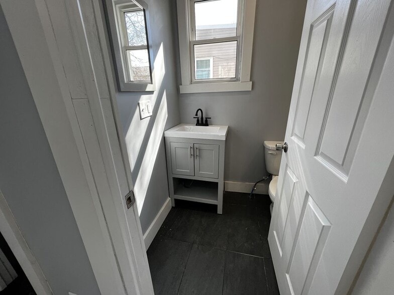 Building Photo - 237-239 South 7th Street, 2R