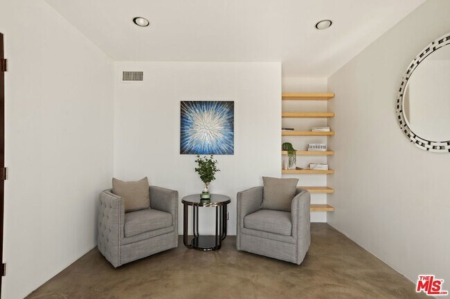 Building Photo - 8435 Franklin Ave