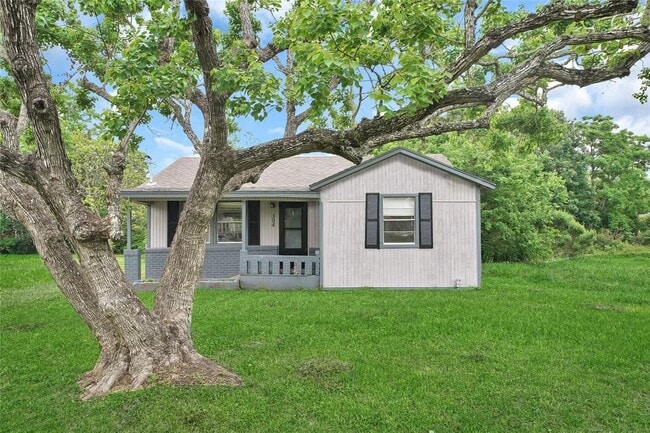 Building Photo - 304 Hemphill St