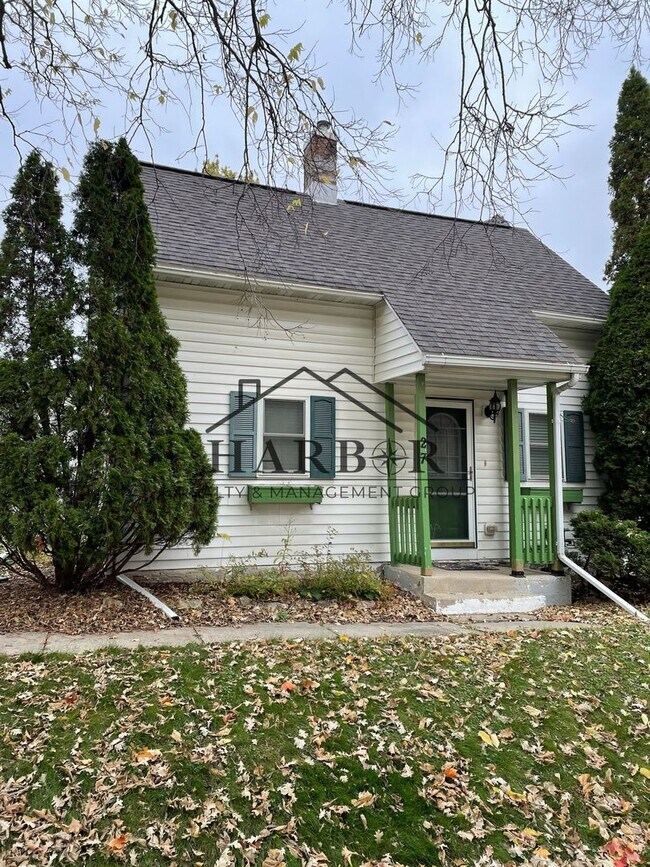 Building Photo - 27 8th St NW