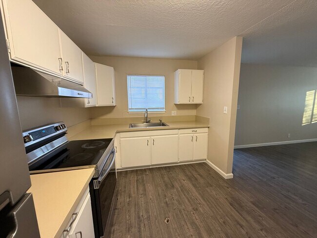 Building Photo - 420 Lee St