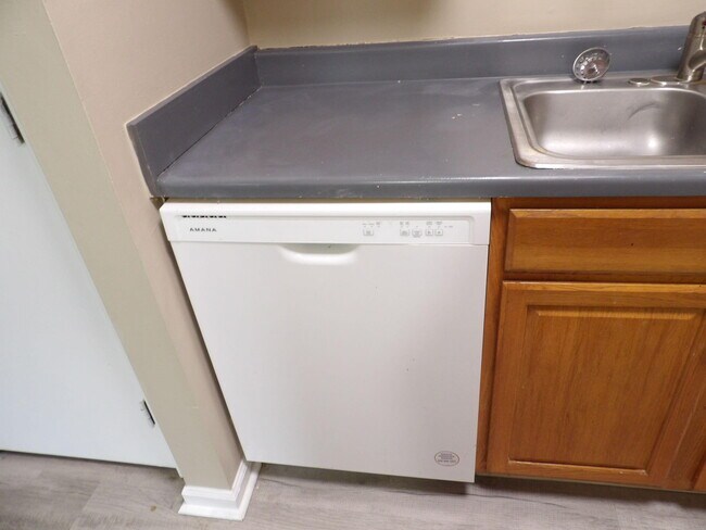 Building Photo - 140 Landings Dr