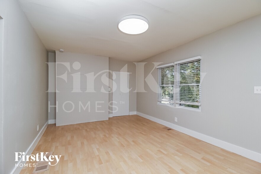 Building Photo - 2081 Glenwood Ave SE