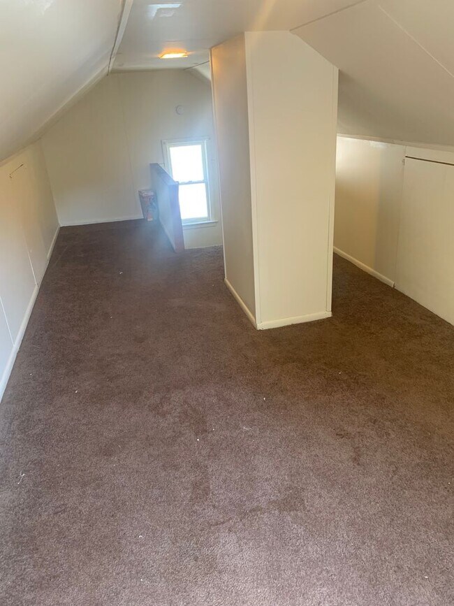 Building Photo - Beautiful Cleveland Heights 4 Bedroom Home...