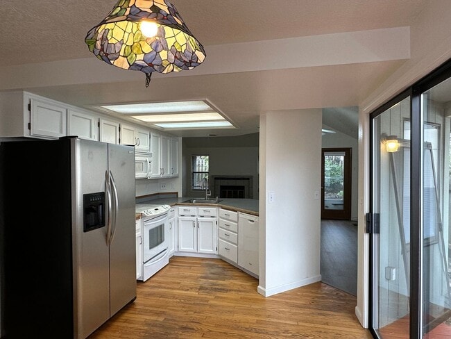 Building Photo - Serene 3 Bed, 2 Bath Gem!