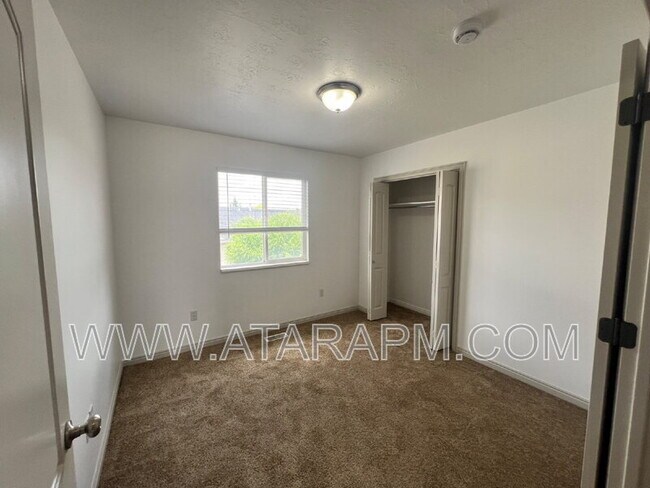 Building Photo - 574 Northlake Dr