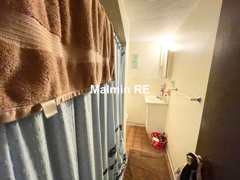 Building Photo - 74 Hammond St