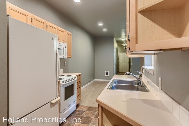 Building Photo - 3 br, 2 bath House - 8131 NE Wilkins St