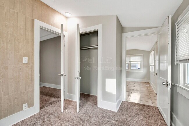 Building Photo - 913 Denmark St