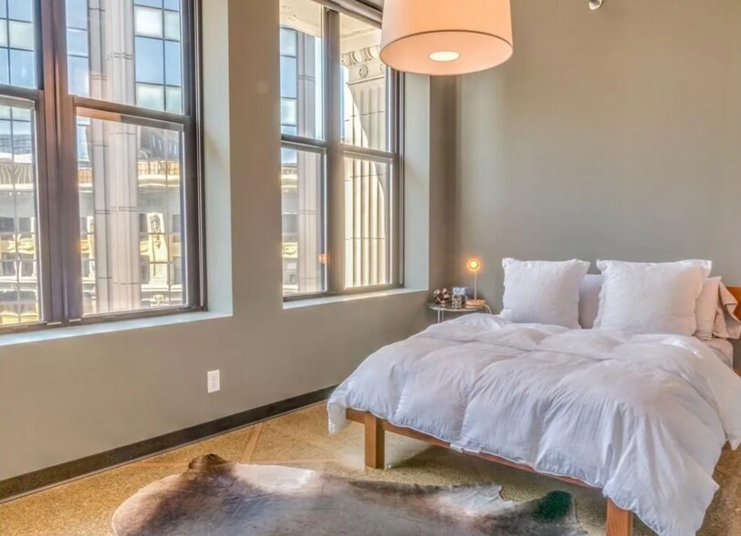 Building Photo - 350 Saint Peter St