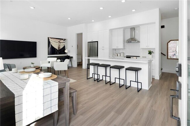 Building Photo - 9040 Main St