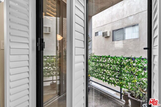 Building Photo - 12000 Goshen Ave