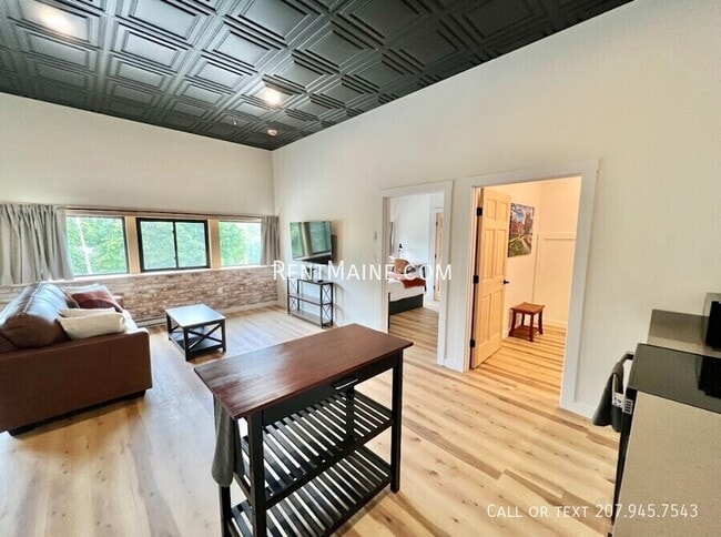 Building Photo - 113 N Lancey St