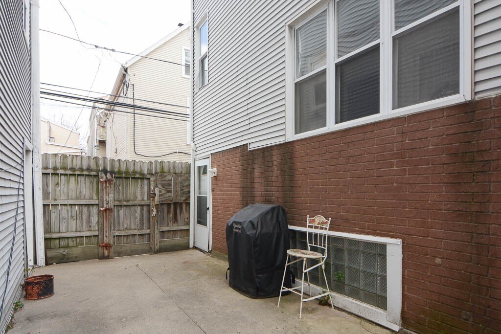 Building Photo - 1415 W Henderson St