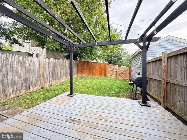 Building Photo - 6416 Lacrosse Ln