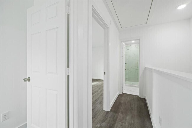 Building Photo - 9531 Everglade Dr