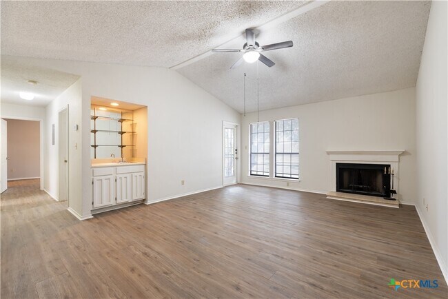 Building Photo - 1202 Thorpe Ln