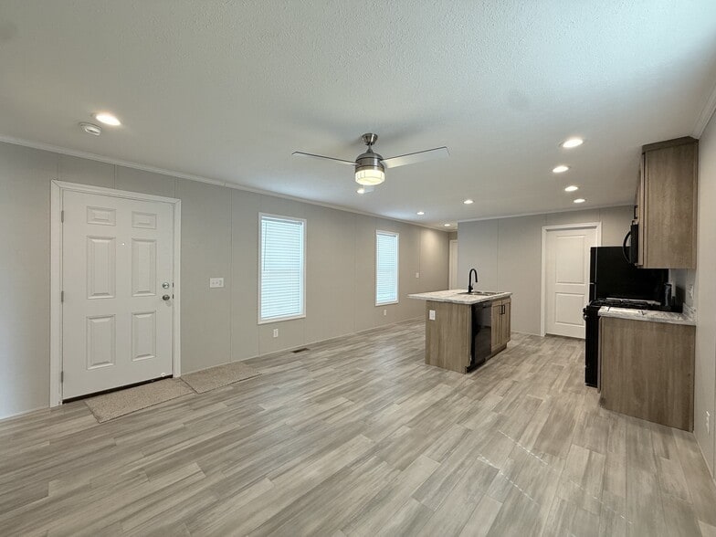 Building Photo - 52962 N Yorktown Ct