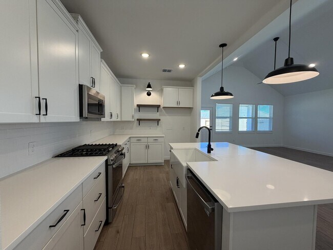 Building Photo - 4819 Legends Bay Dr