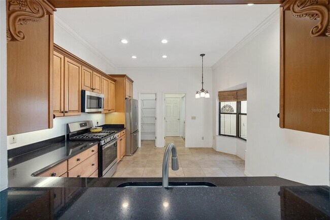 Building Photo - 1906 SE Clatter Bridge Rd