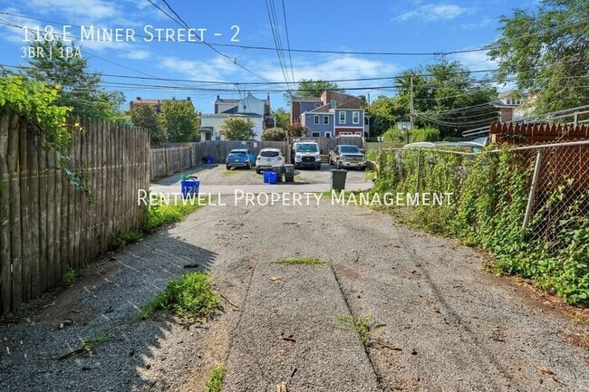 Building Photo - 118 E Miner St