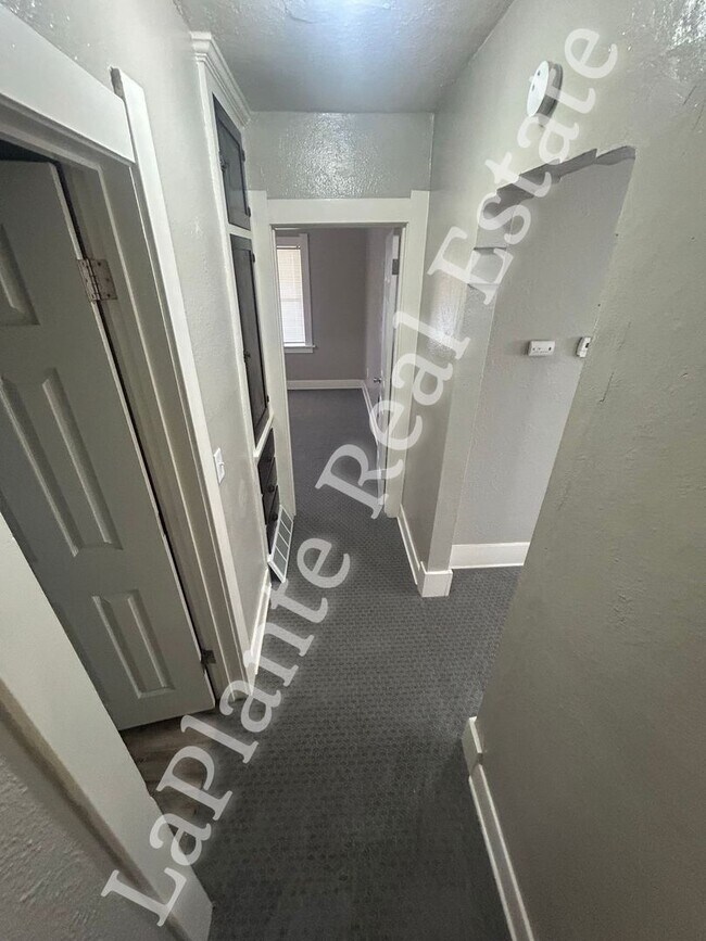 Building Photo - Bright Newly renovated Home in a Quiet Wes...