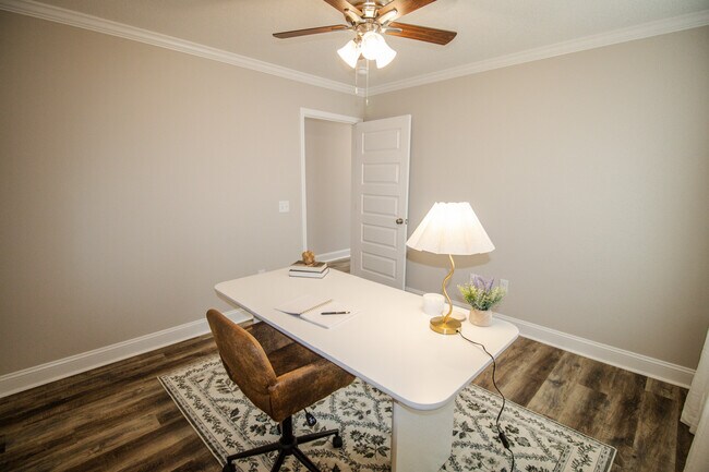 Building Photo - 115 Woodsedge Dr