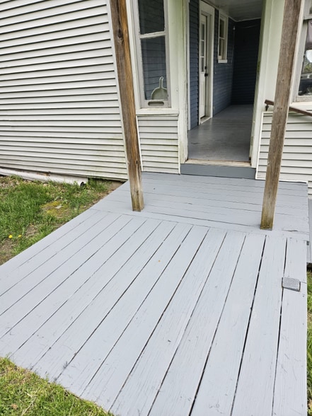 Building Photo - 9 Evergreen Ave