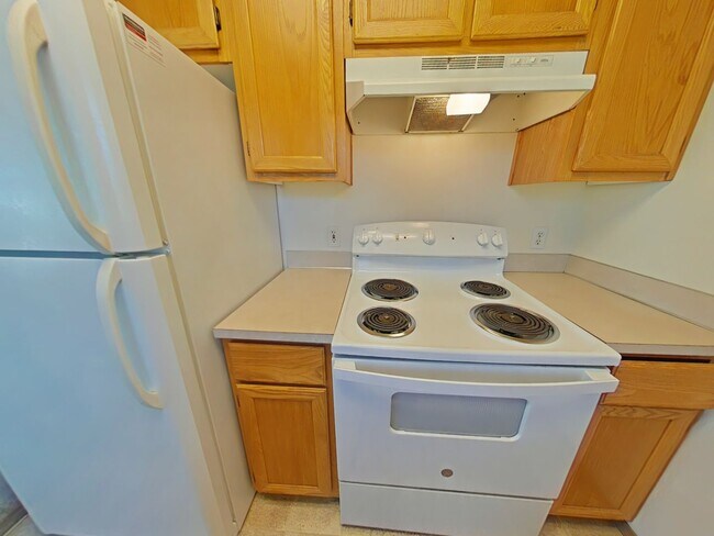 Building Photo - 1 Bedroom Apartment ~ Close to Campus