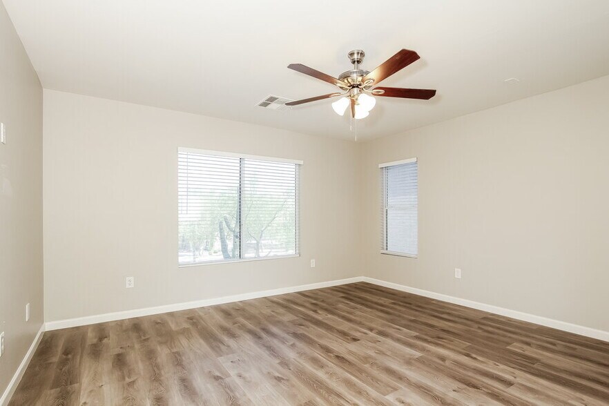 Building Photo - 34929 N 30th Dr