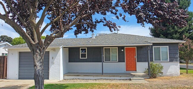 Building Photo - 1021 Buckeye Dr