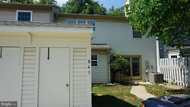 Building Photo - 841 Waterford Dr