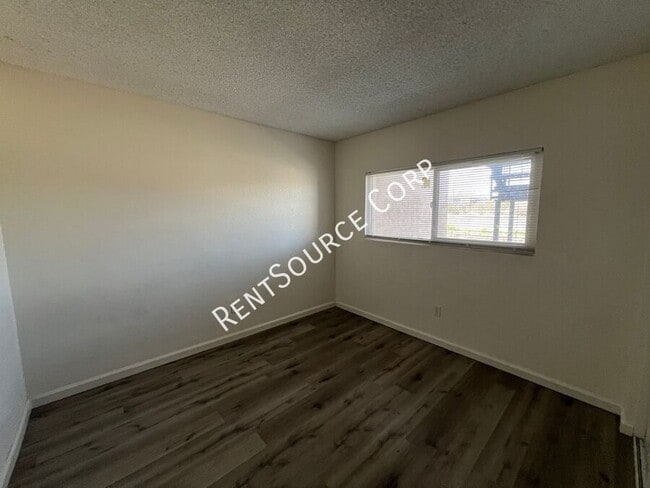 Building Photo - 1131 Barstow Rd