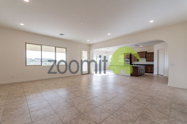 Building Photo - Beautiful Views!