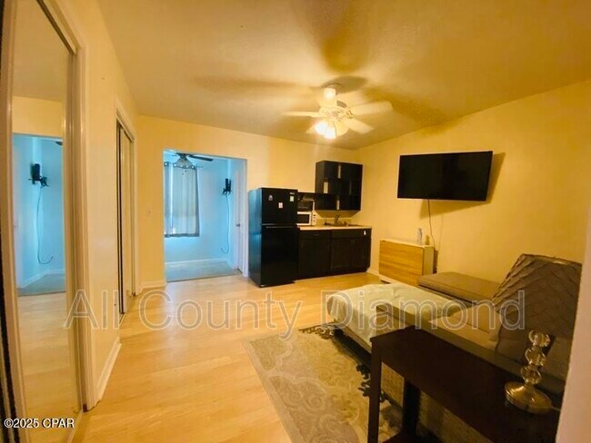 Building Photo - 4819 Hispaniola St