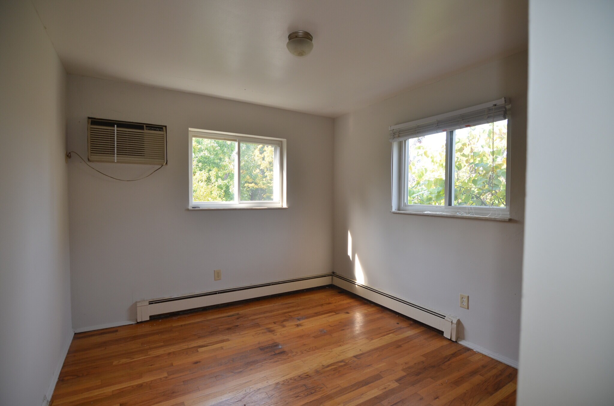 Building Photo - 8441 Cottonwood Dr
