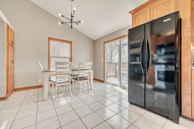 Building Photo - 2803 Sportsmans Dr