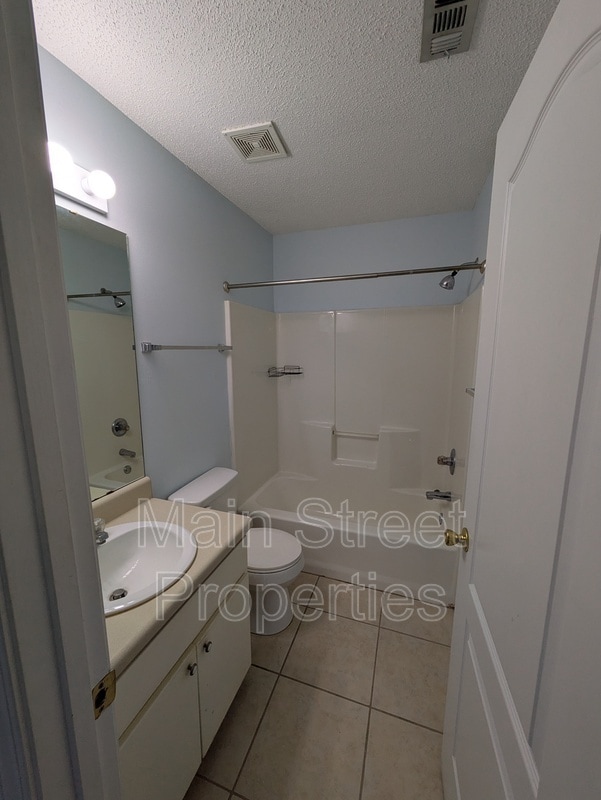 Building Photo - 3359 Greenbriar Circle
